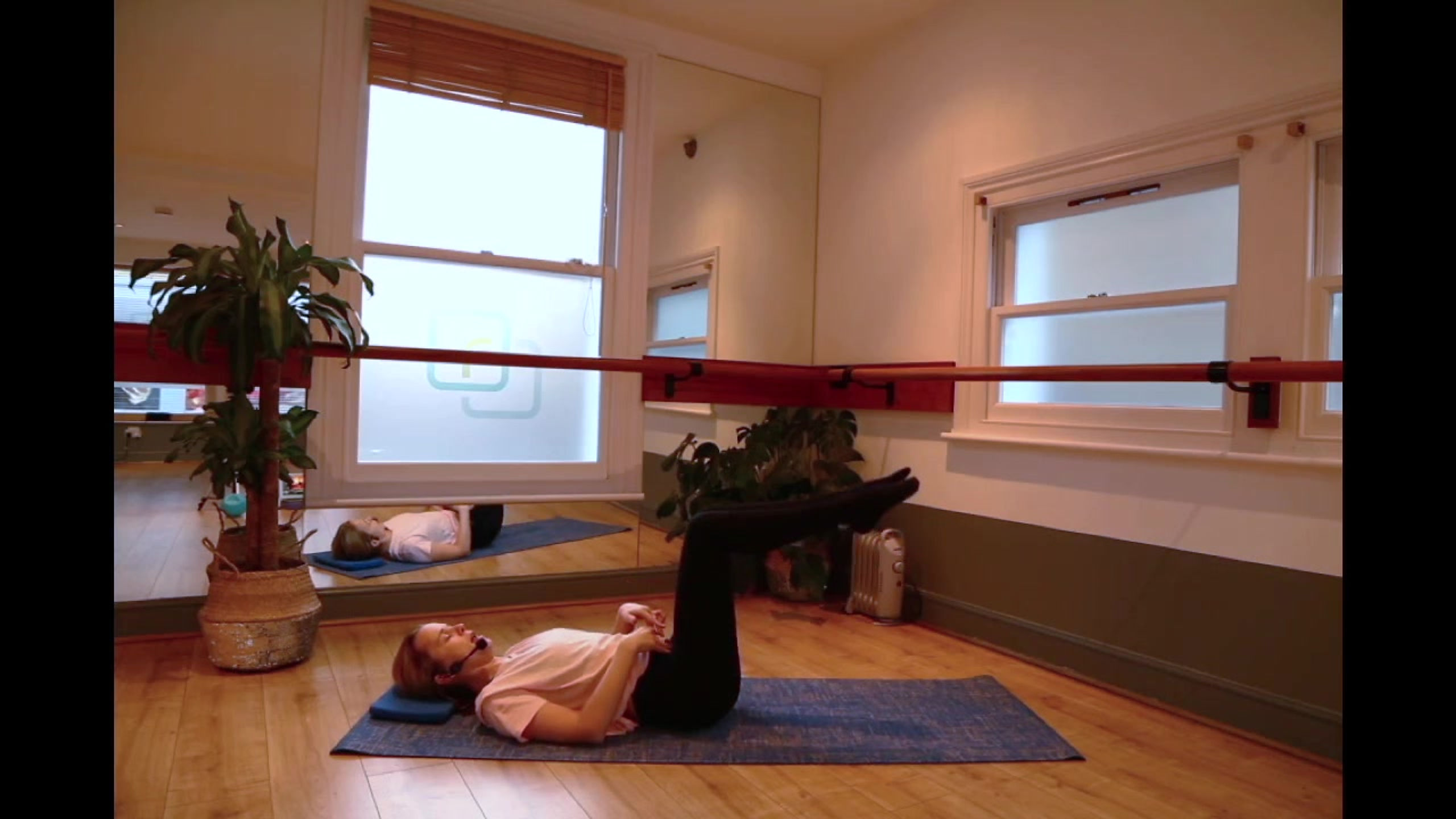 15 Minute Short Pilates Flow for those crazy busy days